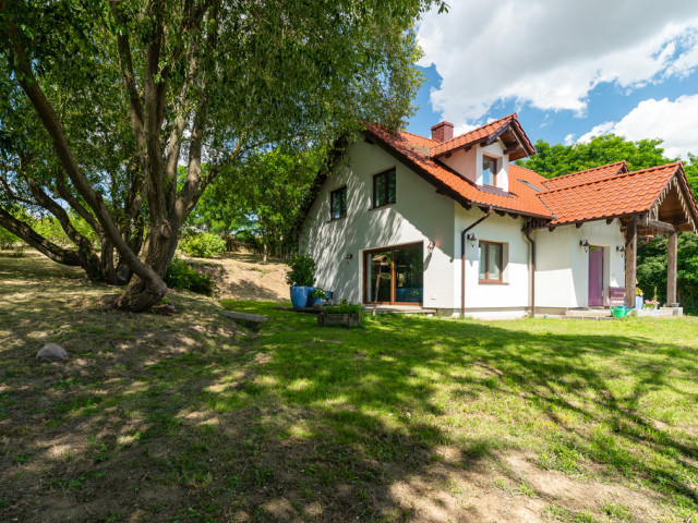 Piękny, nowoczesny dom rodzinny nad rzeką Odrą.