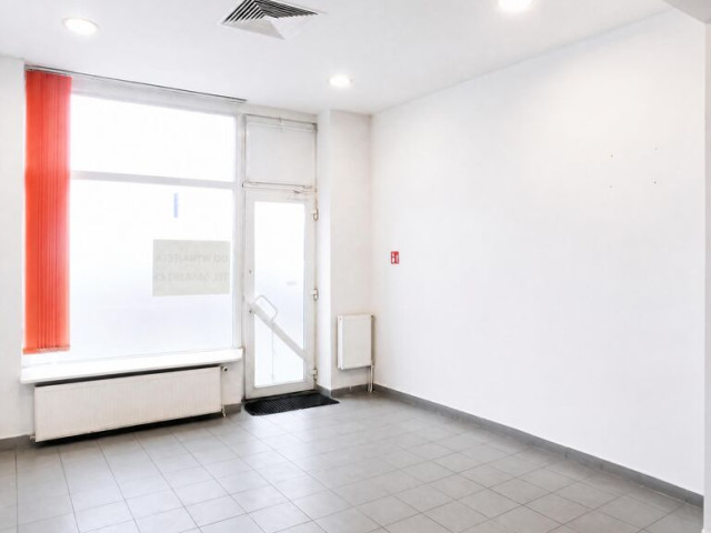 Handlowo - usługowy, witryna, parter, 38 m2